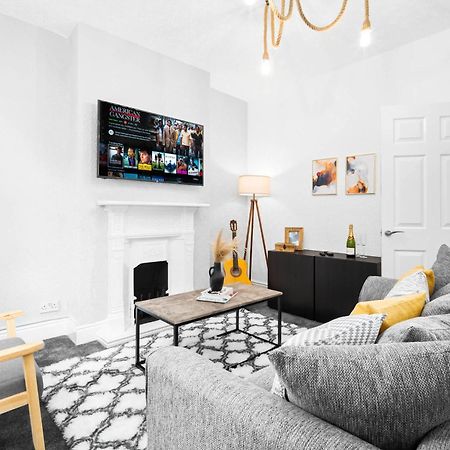 Stylish 3 Bedroom House - 6 Guests - Garden - Parking - Netflix - Wifi - 17M Μπέρμιγχαμ Εξωτερικό φωτογραφία