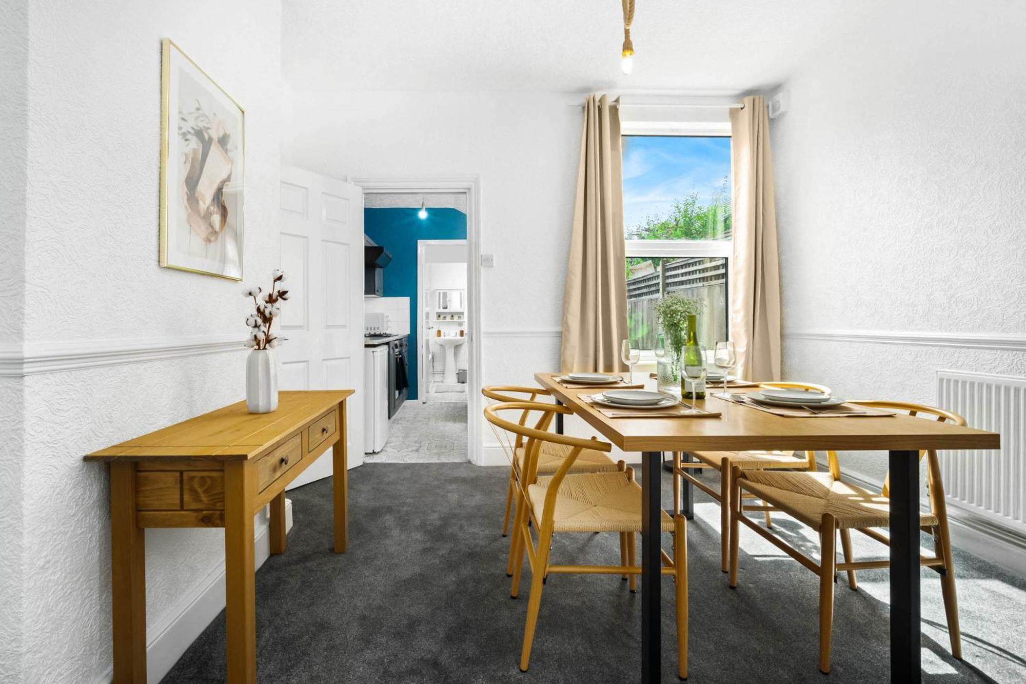 Stylish 3 Bedroom House - 6 Guests - Garden - Parking - Netflix - Wifi - 17M Μπέρμιγχαμ Εξωτερικό φωτογραφία