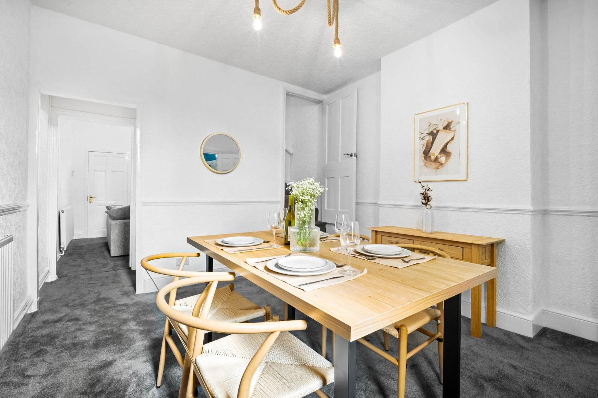 Stylish 3 Bedroom House - 6 Guests - Garden - Parking - Netflix - Wifi - 17M Μπέρμιγχαμ Εξωτερικό φωτογραφία